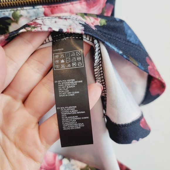 💕Forever 21 Floral Print Horizontal Zipper in The Front Dress Women's Sz Medium - Picture 3 of 10